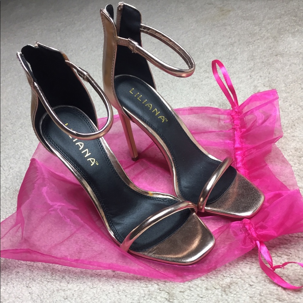 Rose Gold metallic ankle strap heels 💗